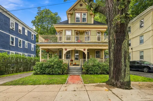 22 Hewlett St #1