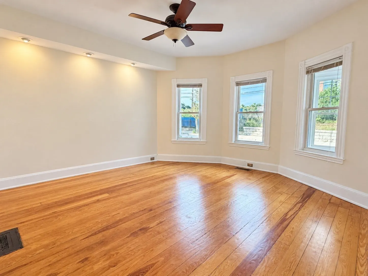 155 Oak St, Newton