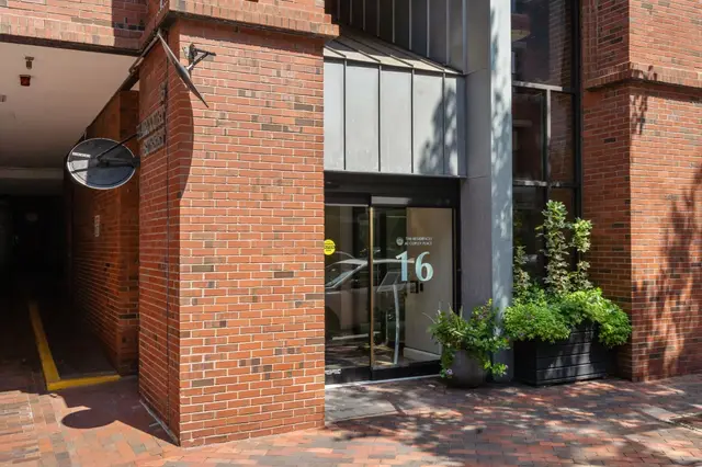 16 Harcourt Street #5G