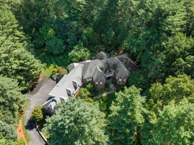 24 Davis Rd