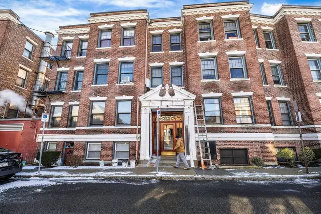 100 Lanark Rd #8