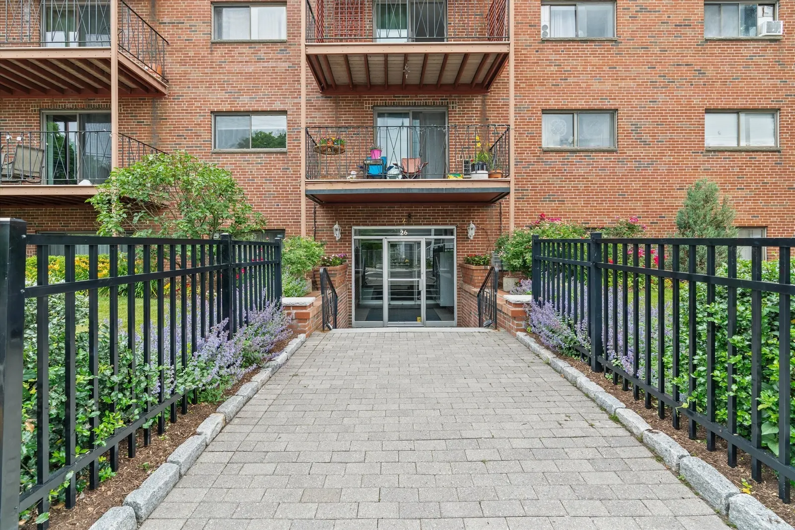 26 Waverly St #209, Boston