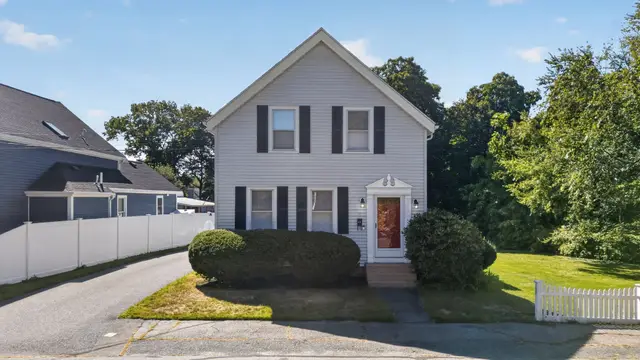 49 Greenhood St