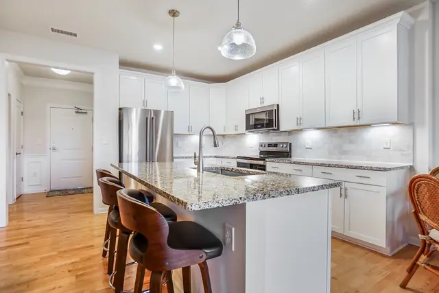401 Emery #406