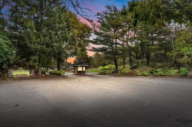 9 Ledgewood Way #32
