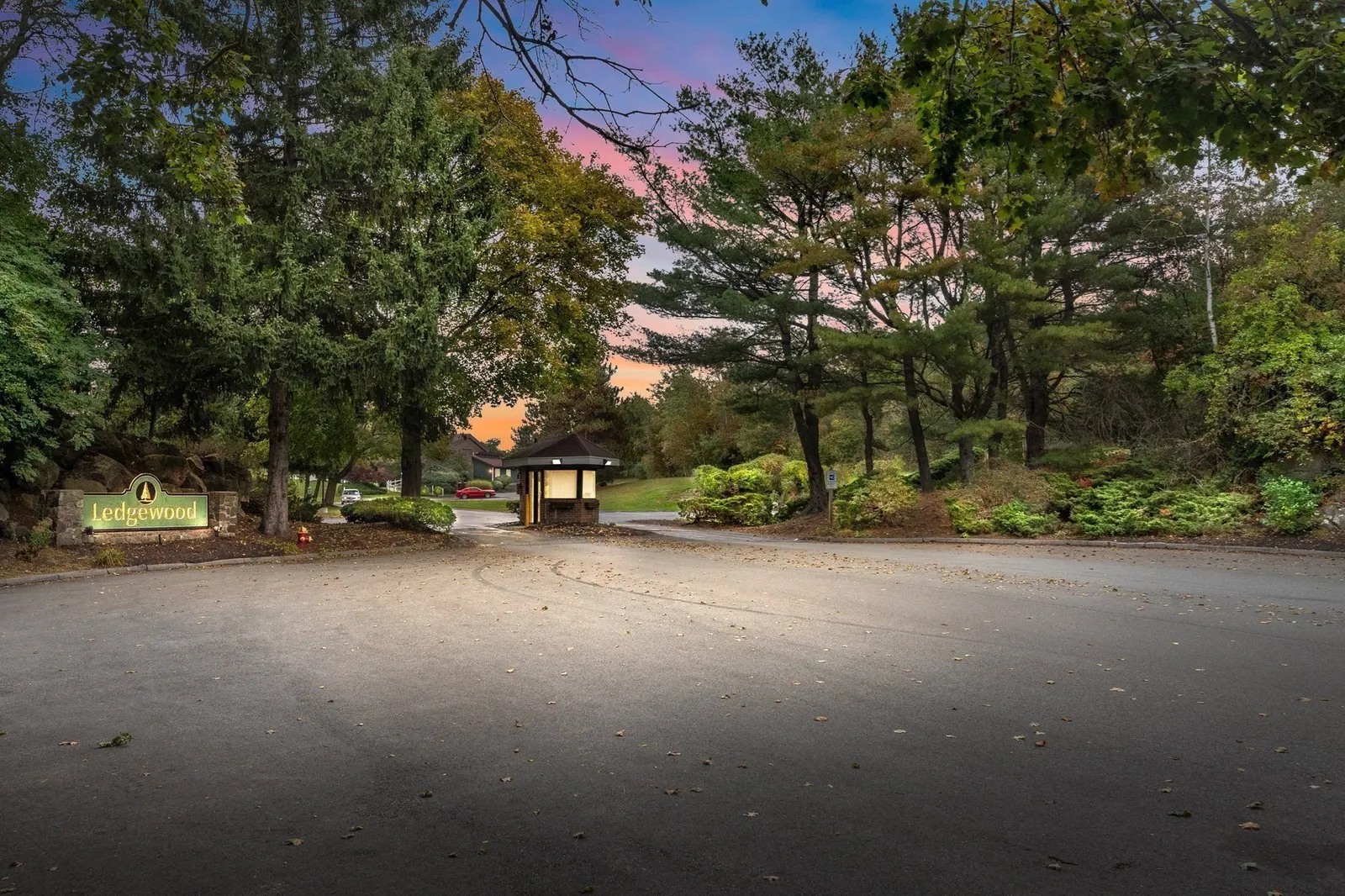9 Ledgewood Way #32, Peabody