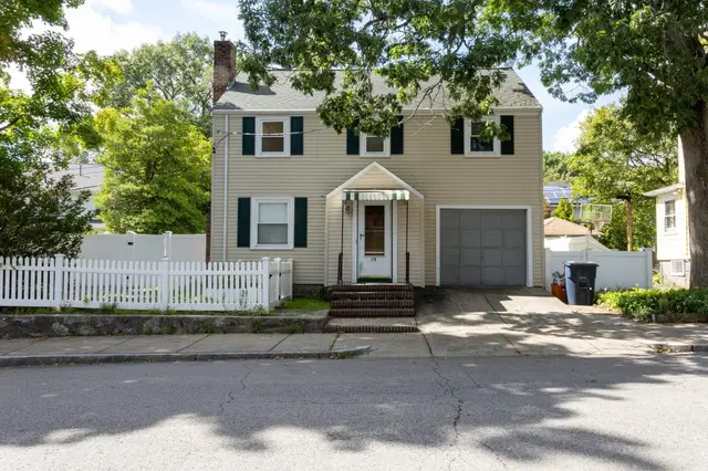 19 Eastland Rd