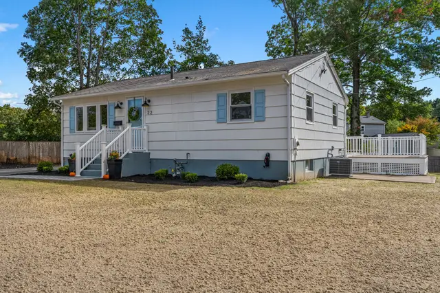 22 Brookside Rd
