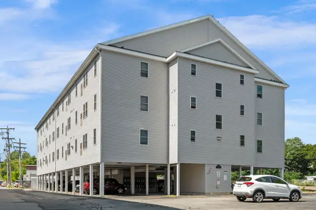 107 Foster St #304