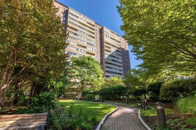 9 Hawthorne Place #7G