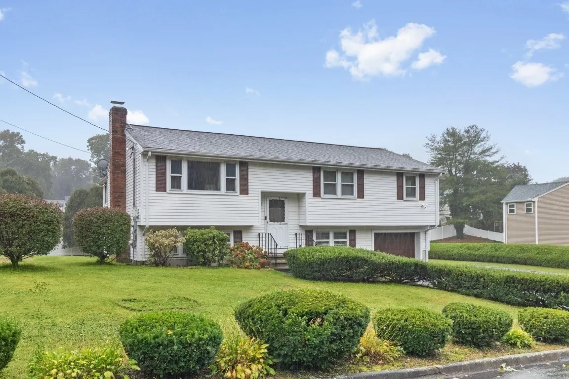 30 Lantern Ln, Randolph