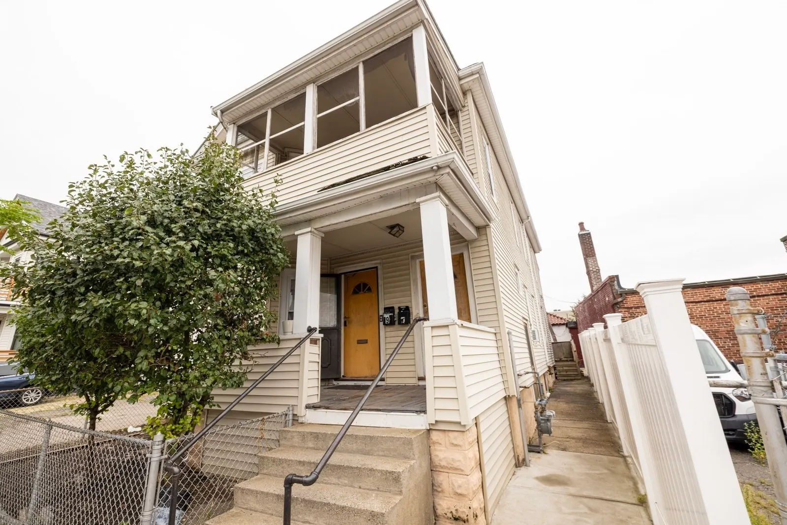 7-9 Illinois Ave, Somerville