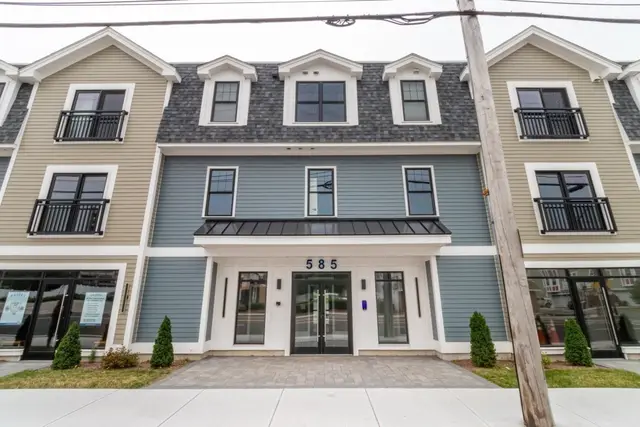 585 Washington Street #206