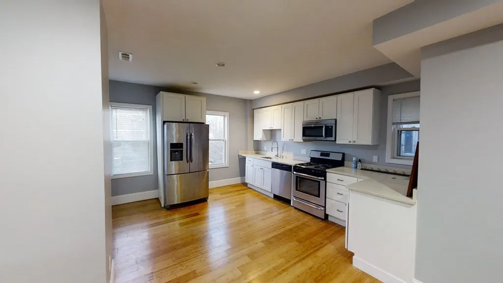 722 Saratoga St #3, Boston