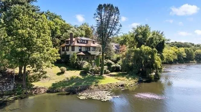 7 Lakeview Terrace, Winchester