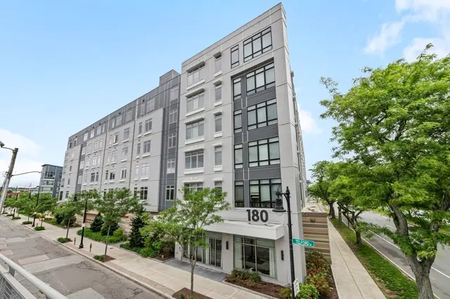 180 Telford Street #611