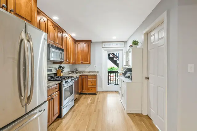 129 M St #1