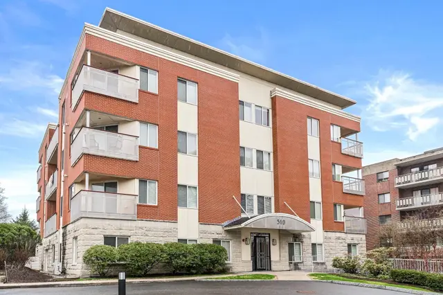 310 Hammond Pond Pkwy #301