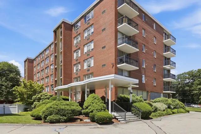 20 Hammond Pond Pkway #201