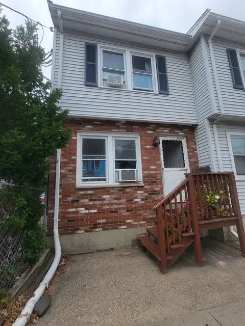 2 Eden St #2