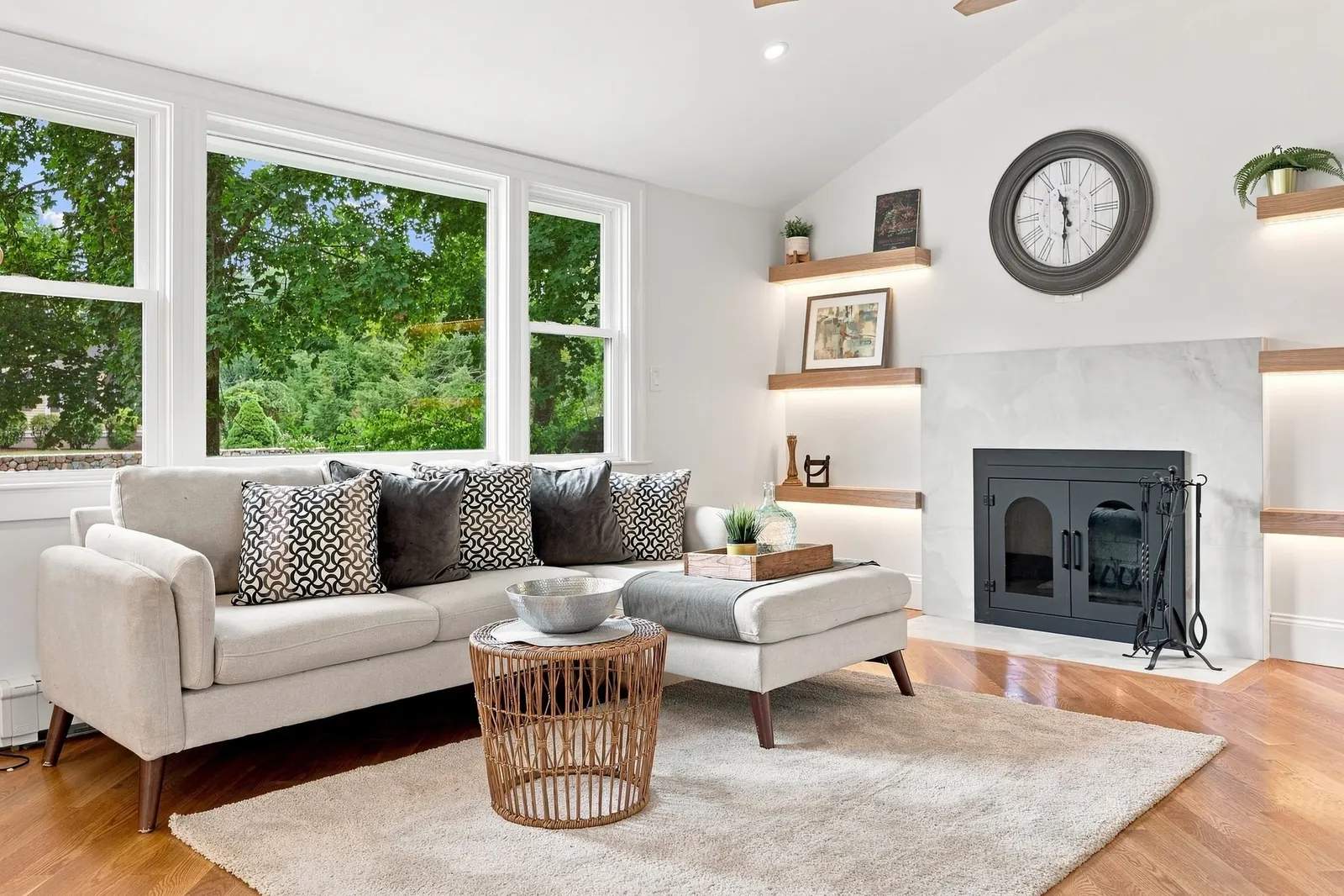 121 Elm St, North Reading