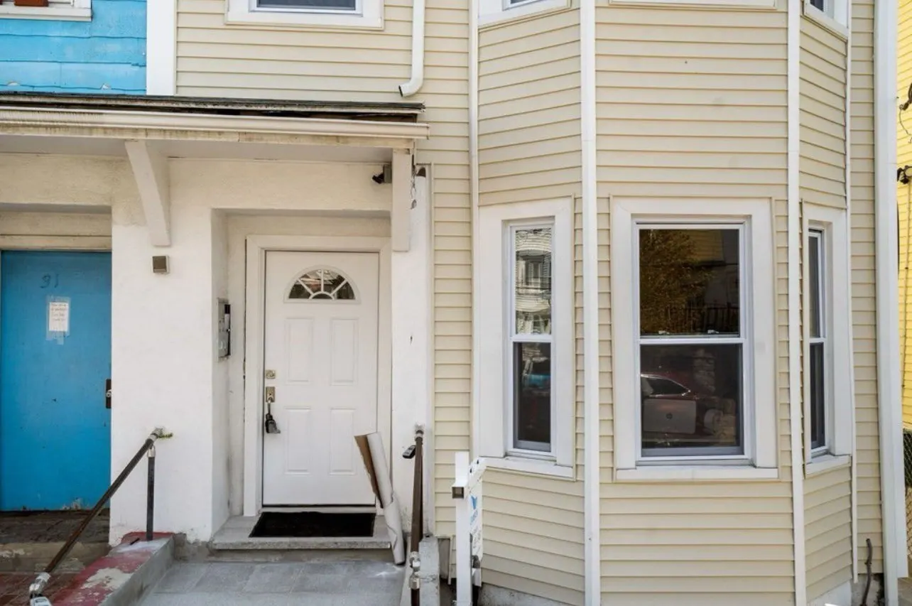 29 Clarence Street #1, Boston