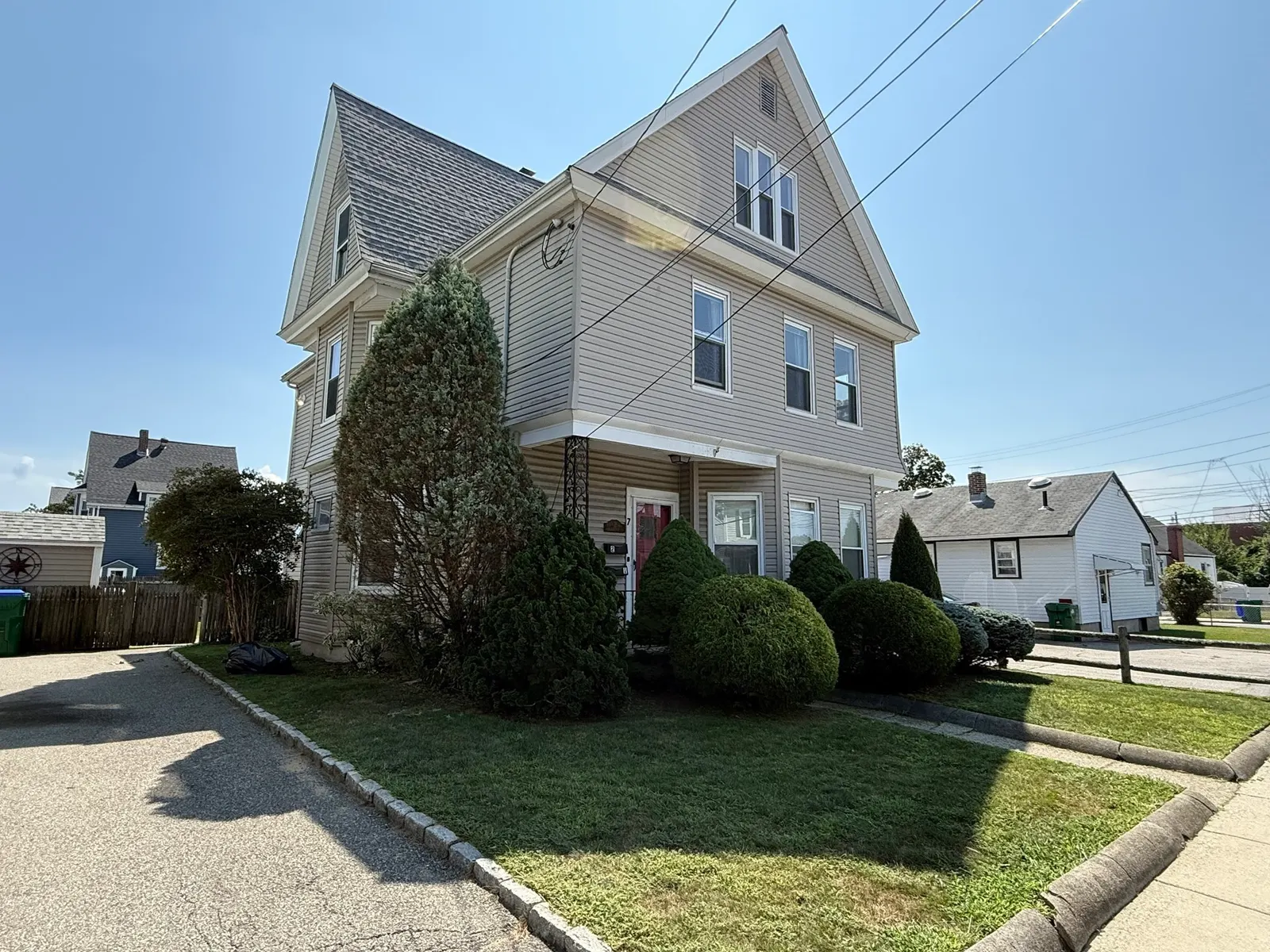 7 Pembroke St, Medford