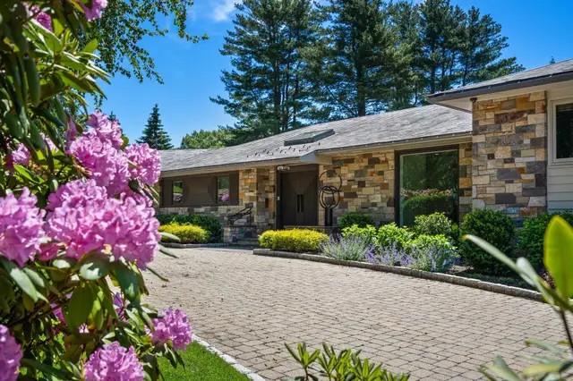 9 Singletree Rd