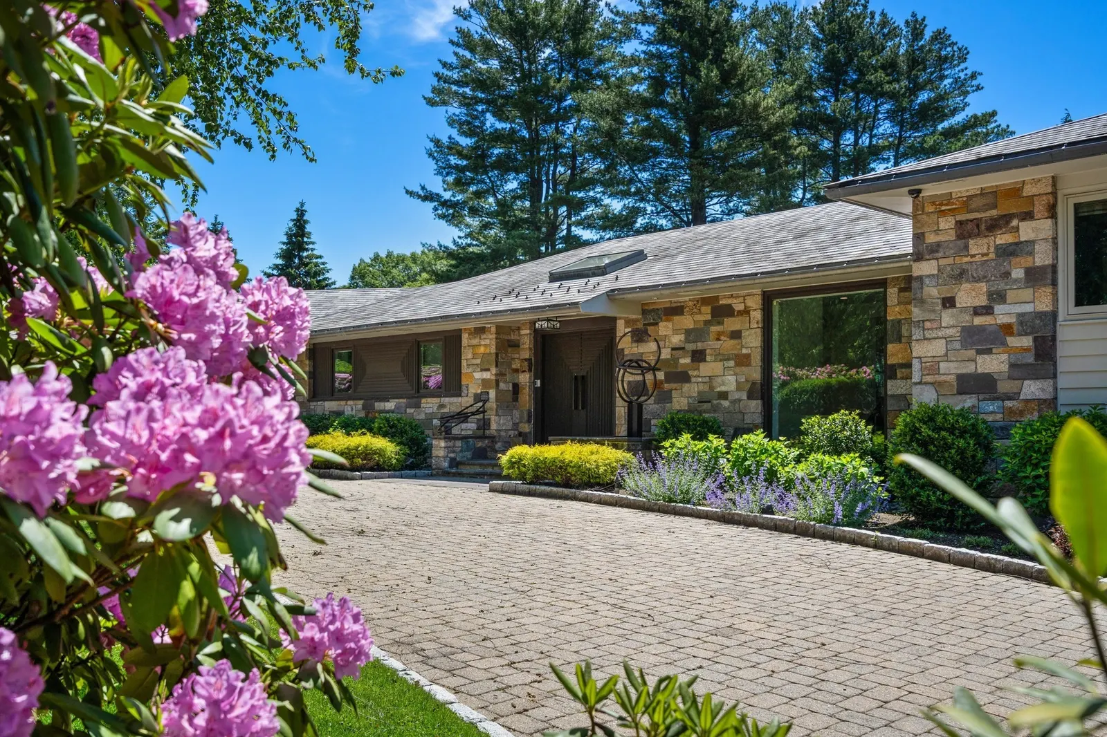 9 Singletree Rd, Brookline
