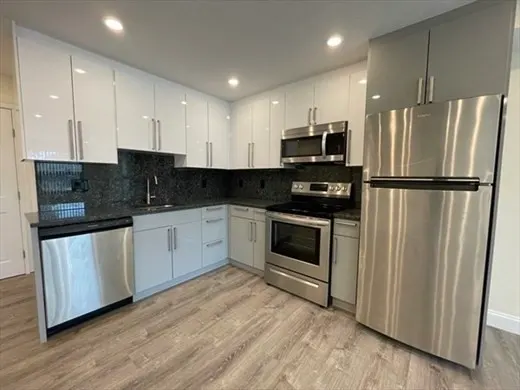 1028 Commonwealth Ave #204, Boston