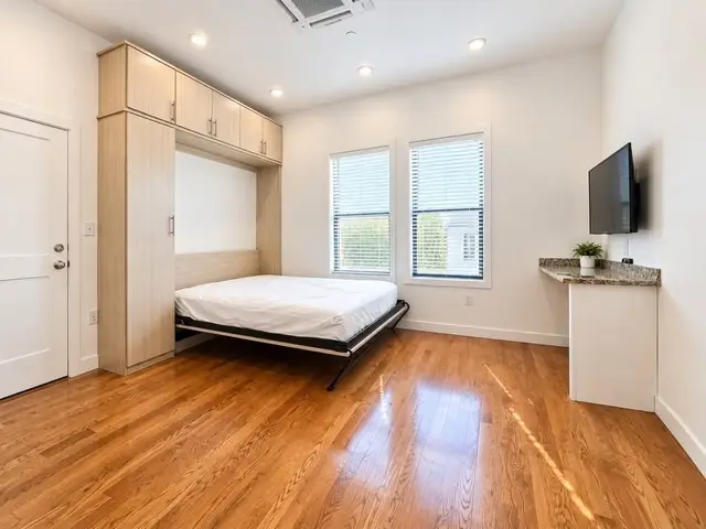 9 Sixth St #8
