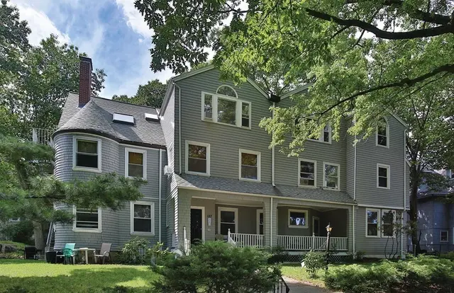 127 Kilsyth Rd #3
