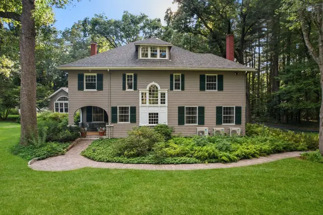 55 Glezen Ln