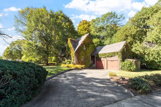 33 Kenmore Rd
