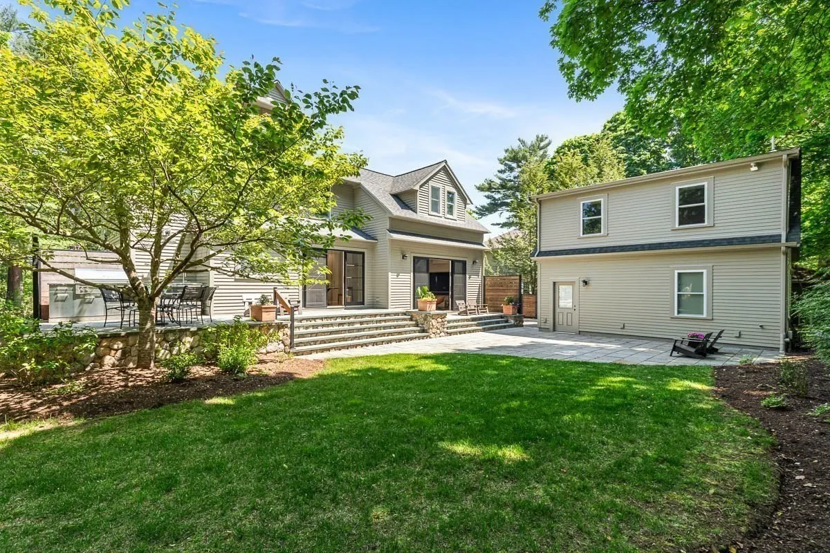 10 Pine Road, Sharon