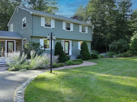 4 Big Rock Rd, Manchester