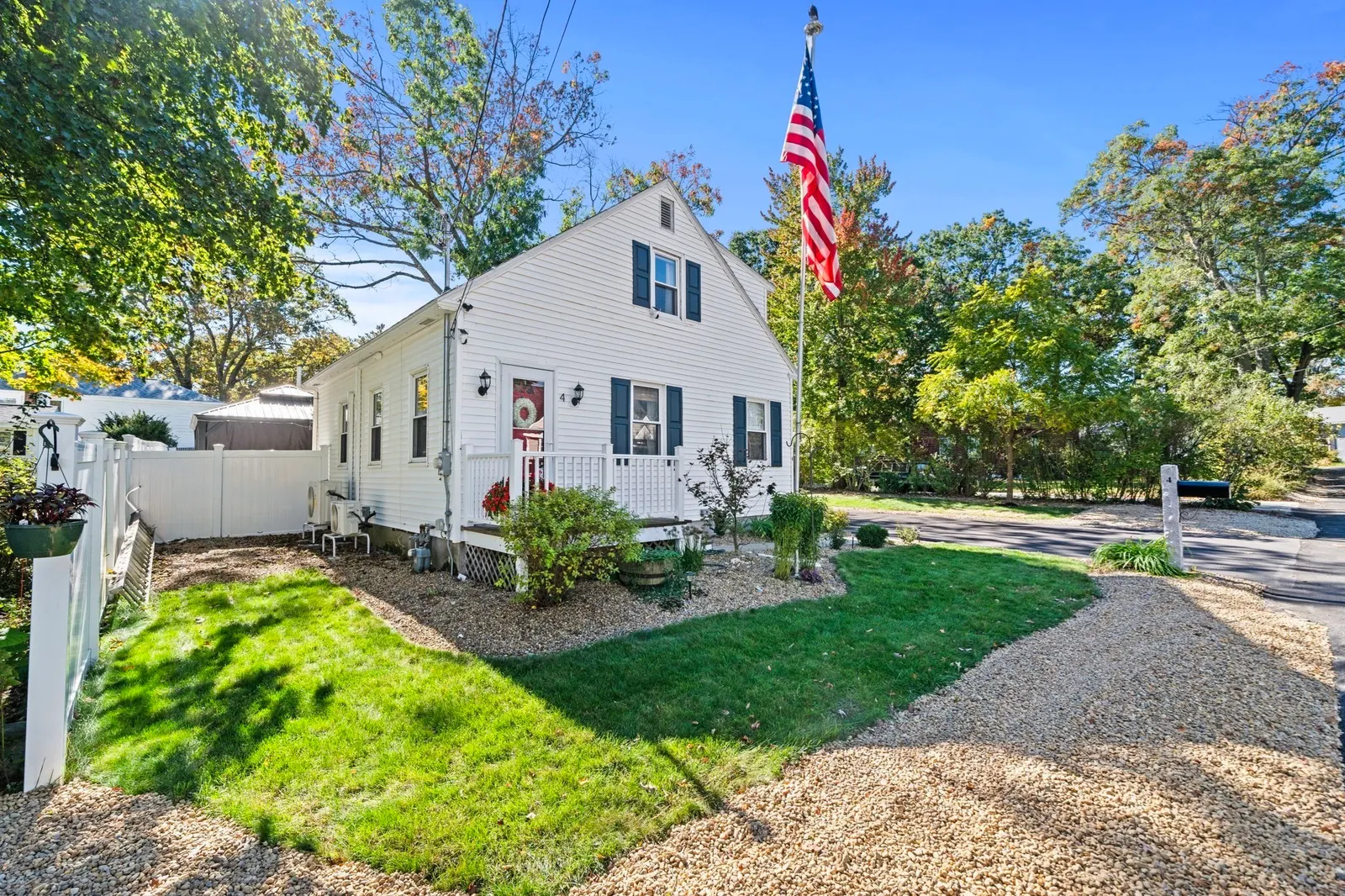 4 Hayward Pl, Hudson