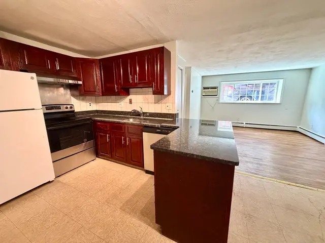 15 Staples Ave #18
