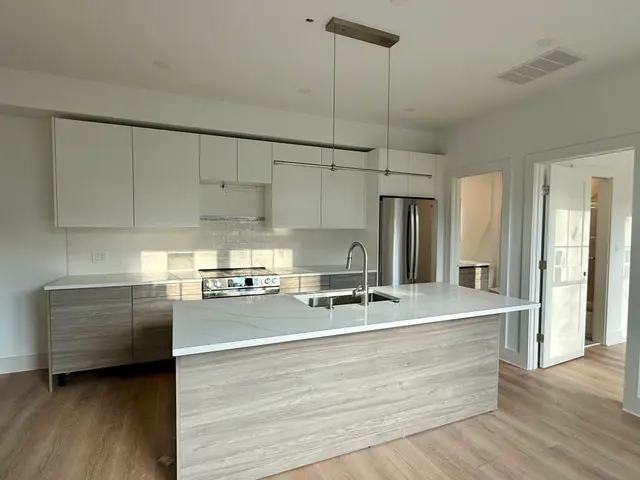 75 Floral Street #3