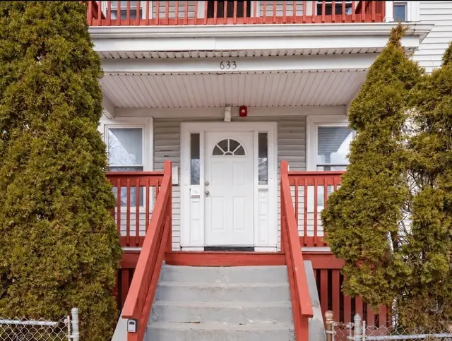 633 River St #3R