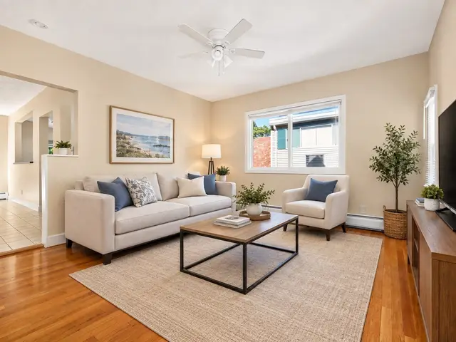 6 Knollin St #2