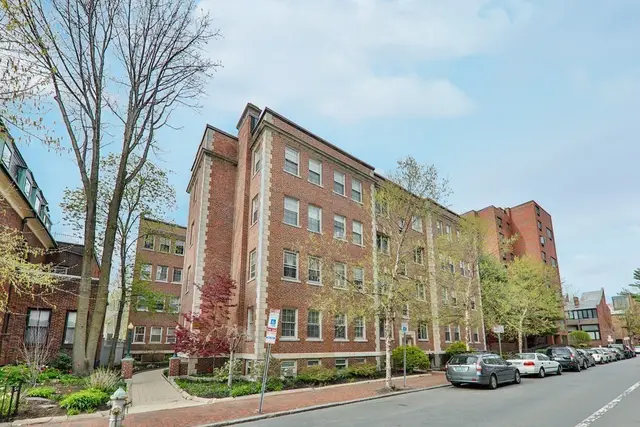 21 Chauncy St #32