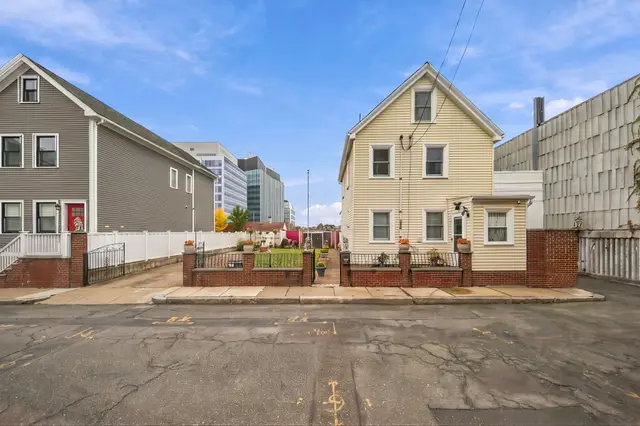 40 Horace St