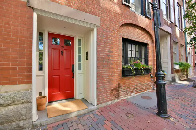 70 Myrtle St
