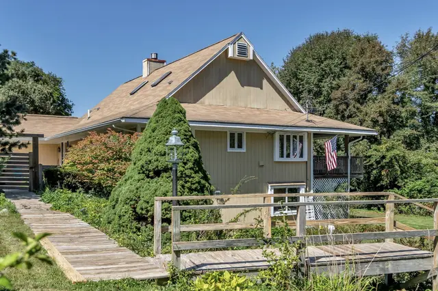 26 Dwight Rd