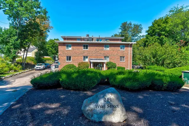 211 West St #10A