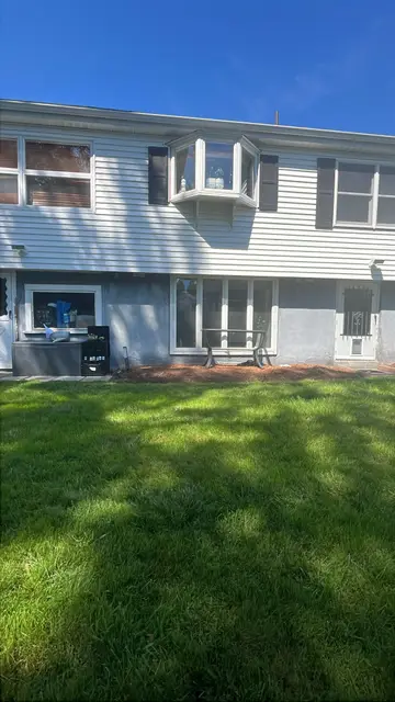 4 Meadowbrook Road