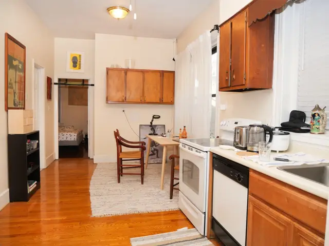 1482 Beacon #16