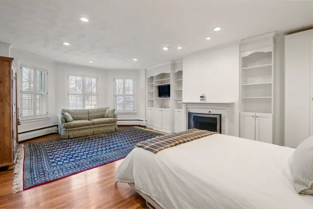 236 Beacon St #1E