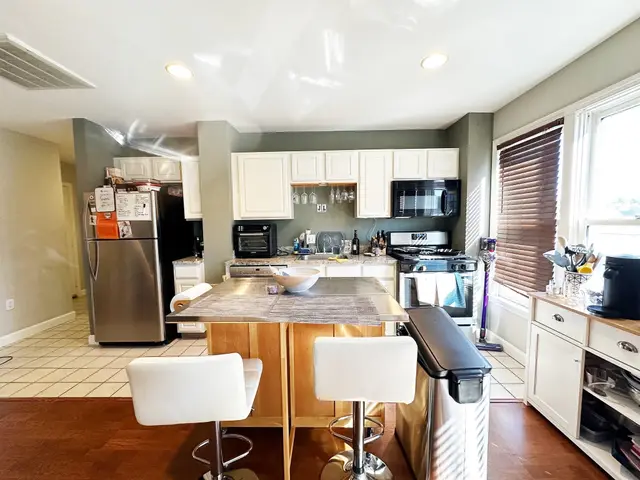 1 Davenport Street #10